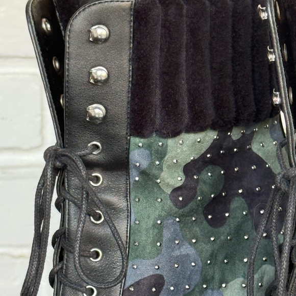 Christian Louboutin
Suede Camouflage Print Lace-Up Boots - Picture 4 of 11